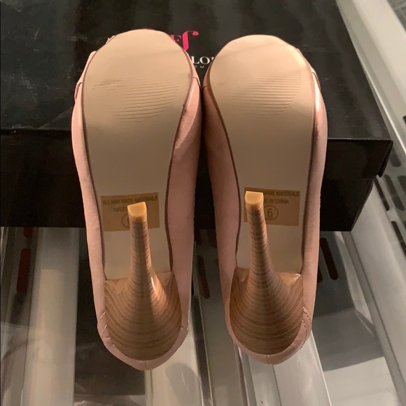 Super cute never worn heels - Picture 5 of 5